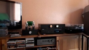 Tres válvulas - Elac Debut B6
