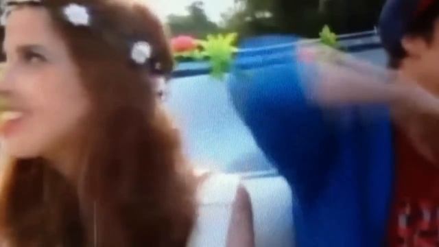 Поцелуй Камиллы и Макси смотреть онлайн