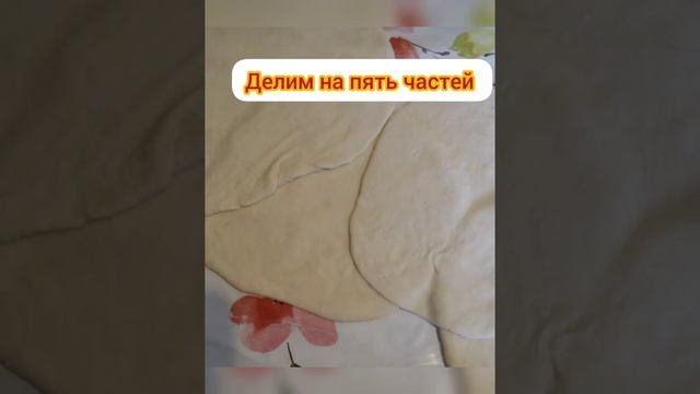 Ну очень вкусные луковые лепешки!) Попробуйте приготовить!)