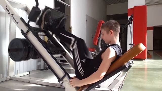 жим ногами на максимум кг смотреть онлайн