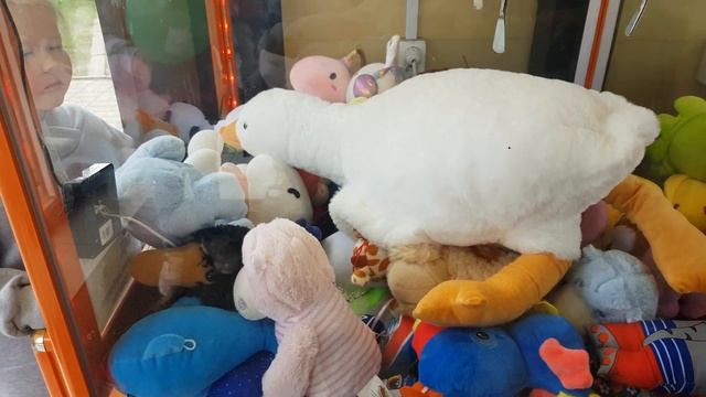 ХВАТАЙКА |Огромный Гусь мешает выиграть игрушки ?