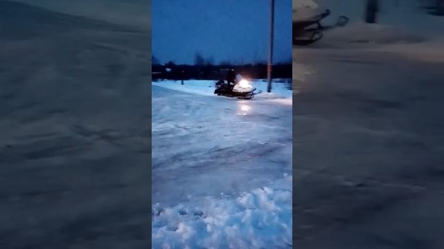 Боком на снегоходе смотреть онлайн