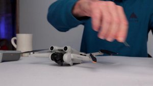 DJI Mini 3/4 Pro | Changing Propellers - Inspect, Remove, Install & Test