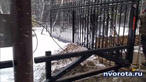 Кованые откатные ворота для коттеджного поселка на бетонный фундамент