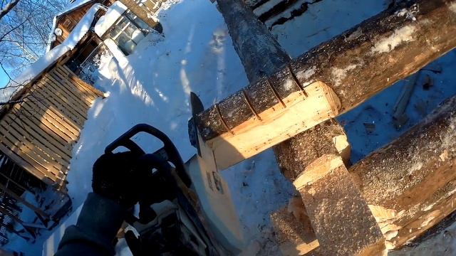 Как рубить сруб в ласточкин хвост (гибридный способ бензопила и топор) смотреть онлайн