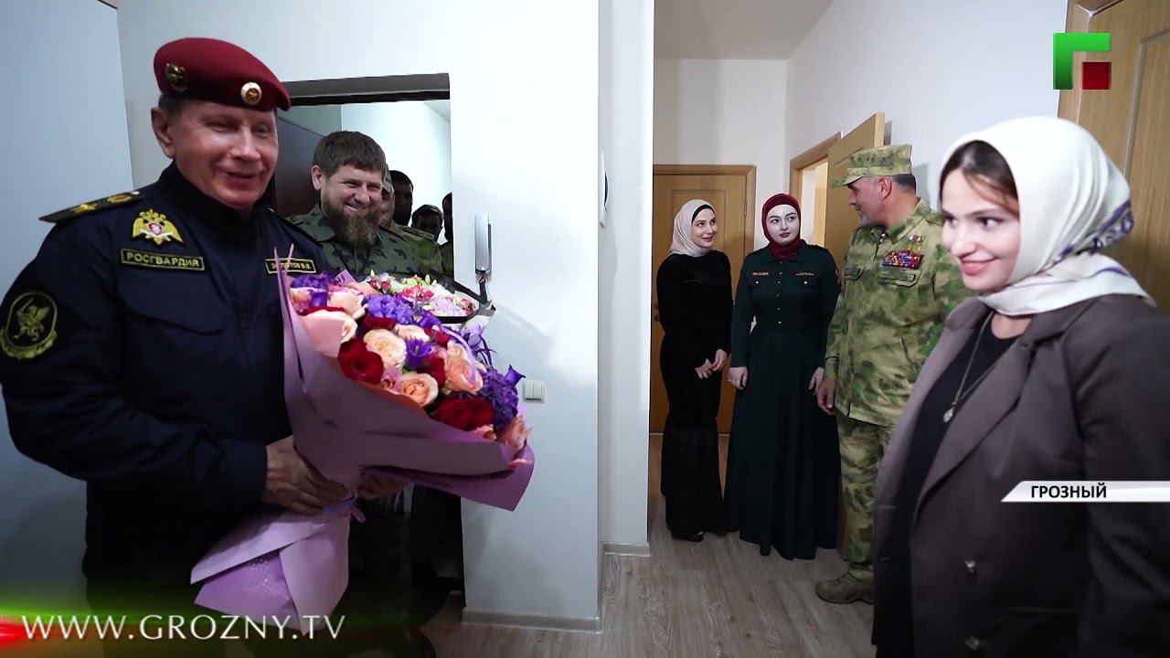 Росгвардейцам ЧР вручили ключи от служебных квартир в Грозном.