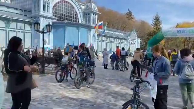 В Железноводске во время ковид-ограничений в городе устроили велопробег смотреть онлайн