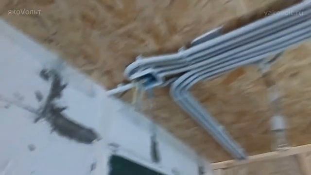 Электромонтаж в гофре по потолку