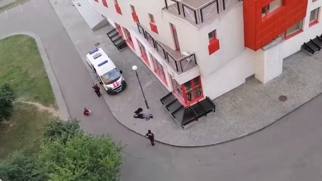 Так ещё сотрудники скорой помощи не бегали и не боялись. Верный друг смотреть онлайн