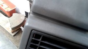 Удаление царапин и выгоревших на солнце пятен с панели приборов автомобиля.