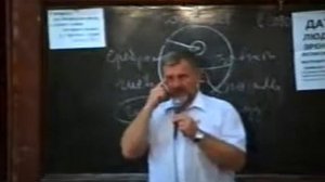 Упражнение с пиратскими очками возле зеркала при косоглазии по гимнастике для глаз Бейтса и Жданова
