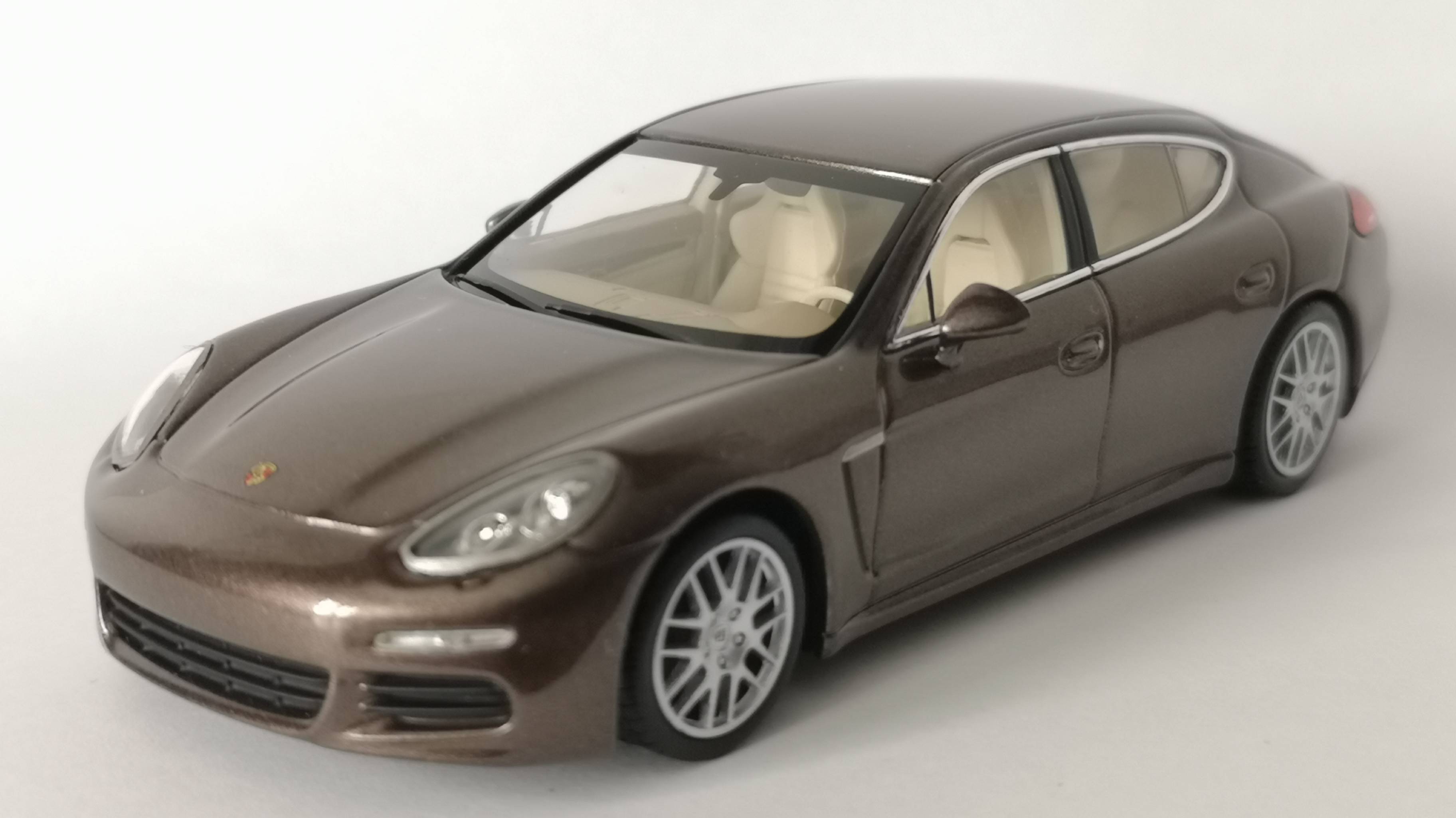 143 Porsche. 6 Panamera 970.