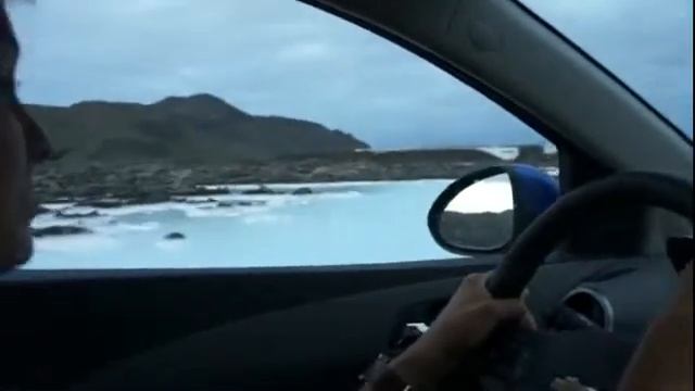 Дорога в Гриндавик Пена от Голубой лагуны смотреть онлайн