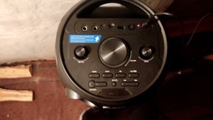 Ставлю на зарядку горит красный индикатор Sven PS-750