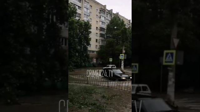 В посёлке Грэсовский центральную улицу подтопило из-за ливня