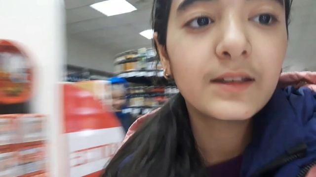 ИДУ В ТОРГОВЫЙ ЦЕНТР, УГОВОРИЛА маму, купила подарок для мамы❤? смотреть онлайн