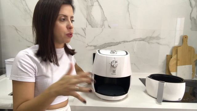 Vale a pena? compraria novamente? Minha experiência com Air Fryer Electrolux RITA LOBO EAF11 Branca смотреть онлайн
