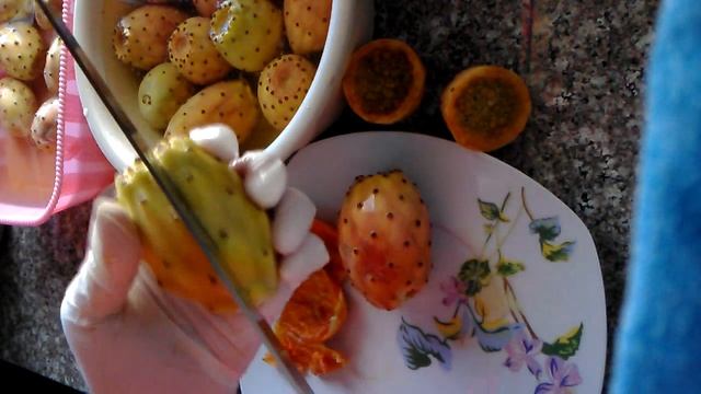 Съедобные плоды кактуса. Опунция как чистить и как есть.Как не уколоться.