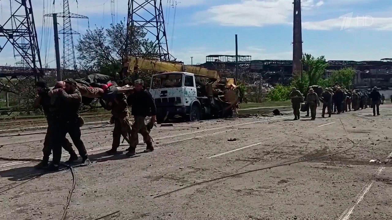 Еще почти 700 боевиков, заблокированных на территории комбината "Азовсталь", сложили оружие