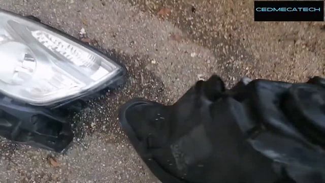 Depose du par-choc avant et remplacement des deux phases : Scenic ll смотреть онлайн