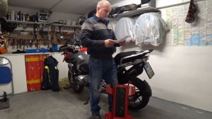 Дивайс для любого мотоцикла с центральной подножкой.