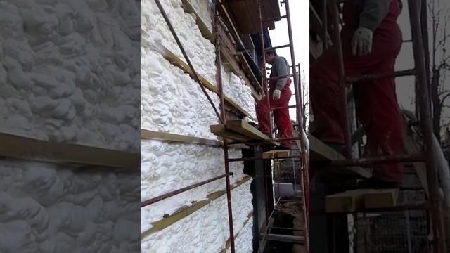 Утепление фасада паропроницаемой пеной Айсинин