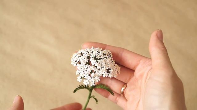 Брошь-цветок Зонтик тысячелистника смотреть онлайн