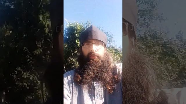 камера при крестном знамении делает зеркальное отображение!!! не судите да не судимы будите.