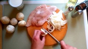 НЕЖНЕЙШЕЕ КУРИНОЕ ФИЛЕ под ГРИБНЫМ соусом.