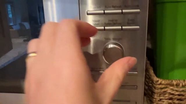 Panasonic 950 Watt Microwave (NN-SD372S) Review and Demo смотреть онлайн