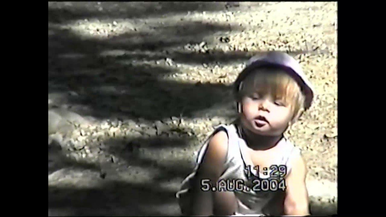 Тоня 1й день рожденияна даче,август и октябрь 2004г