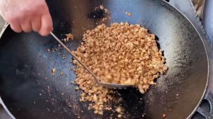 Как вкусно пожарить вермишель с фаршем в казане на костре