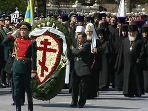 Возложение венка к могиле Неизвестного солдата