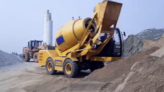 Самоходный бетоносмеситель с самозагрузкой