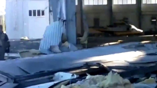 Донецк. Новороссия. Ополченцы зачищают аэропорт смотреть онлайн