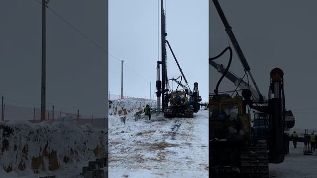 Забивка свай дизель молотом , весом молота 2,5 тонн на базе т130 смотреть онлайн