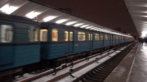Московский Метрополитен Еж-3 серии 5892 и 5878 на станции Выхино