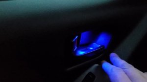 сделал дополнительную подсветку в салоне авто