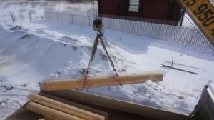 Универсальные захваты для подъема оцилиндрованного бревна
