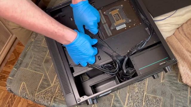ФСБ задержала двух жителей Ялты за сотрудничество с СБУ и готовность совершать теракты