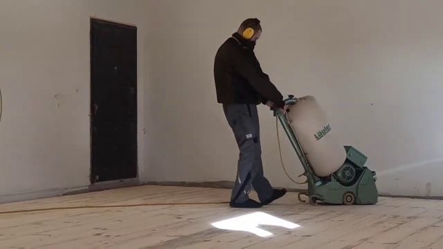 Шлифовка половой доски в гараже. смотреть онлайн