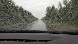 Сравнение антидождя Grass c водительской стороны и TurtleWax с пассажирской