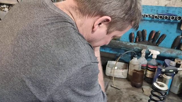 НЕ РАЗБИРАЙ амортизатор пока не посмотришь это видео !!! смотреть онлайн