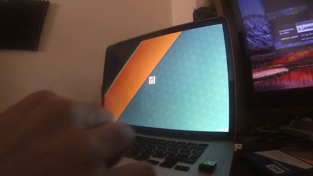 Install Linux on Macbook Pro 15" Retina Md é012 No VM смотреть онлайн