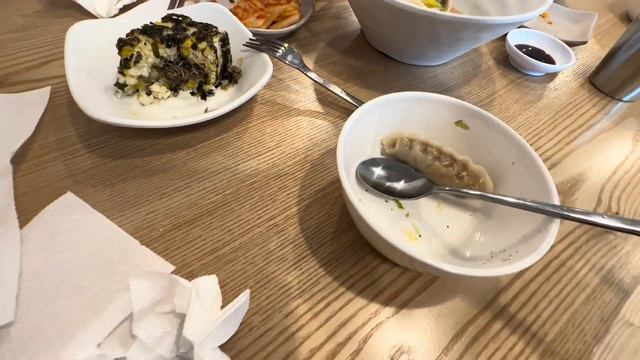 Обед в корейском кафе/lunch at a Korean cafe/Корейская еда / манду /десерт с кукурузой/