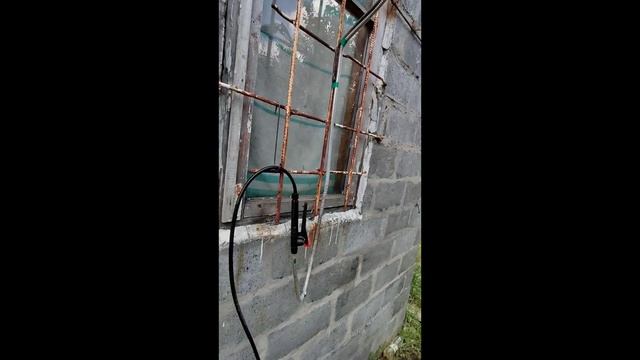 Летний душ в полевых условиях показываю родным как . 4K