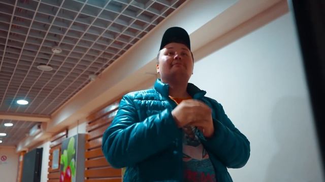 Дерзкий проныра прорвался ночью в торговый центр/ТРК Туймаада смотреть онлайн