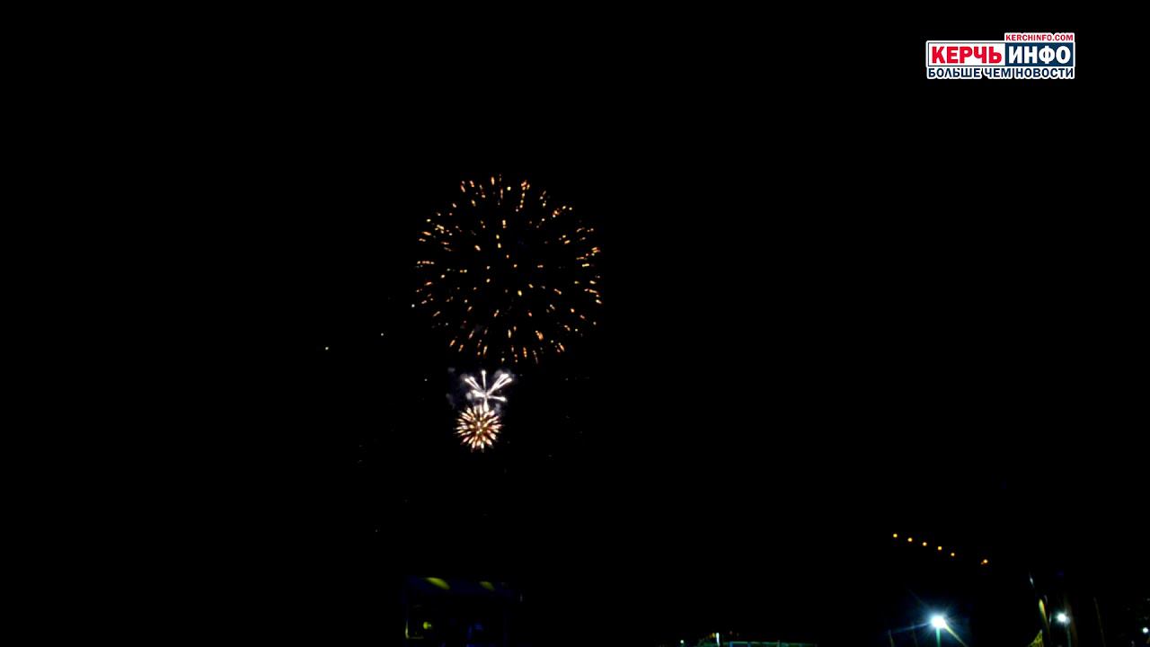 Фейерверк в честь празднования Дня рыбака смотреть онлайн