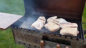 Коптил сало и курицу