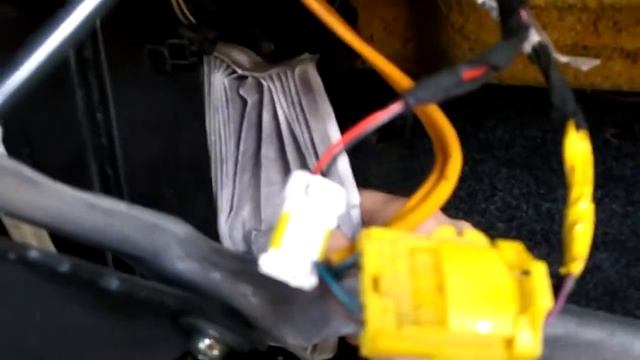 Замена фильтра салона на FIAT Stilo - часть 1 смотреть онлайн